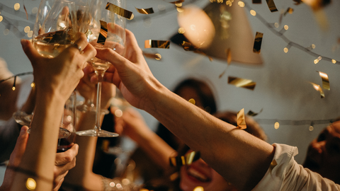 Hosting a Party: 6 Easy Tips For Being a Good Host
