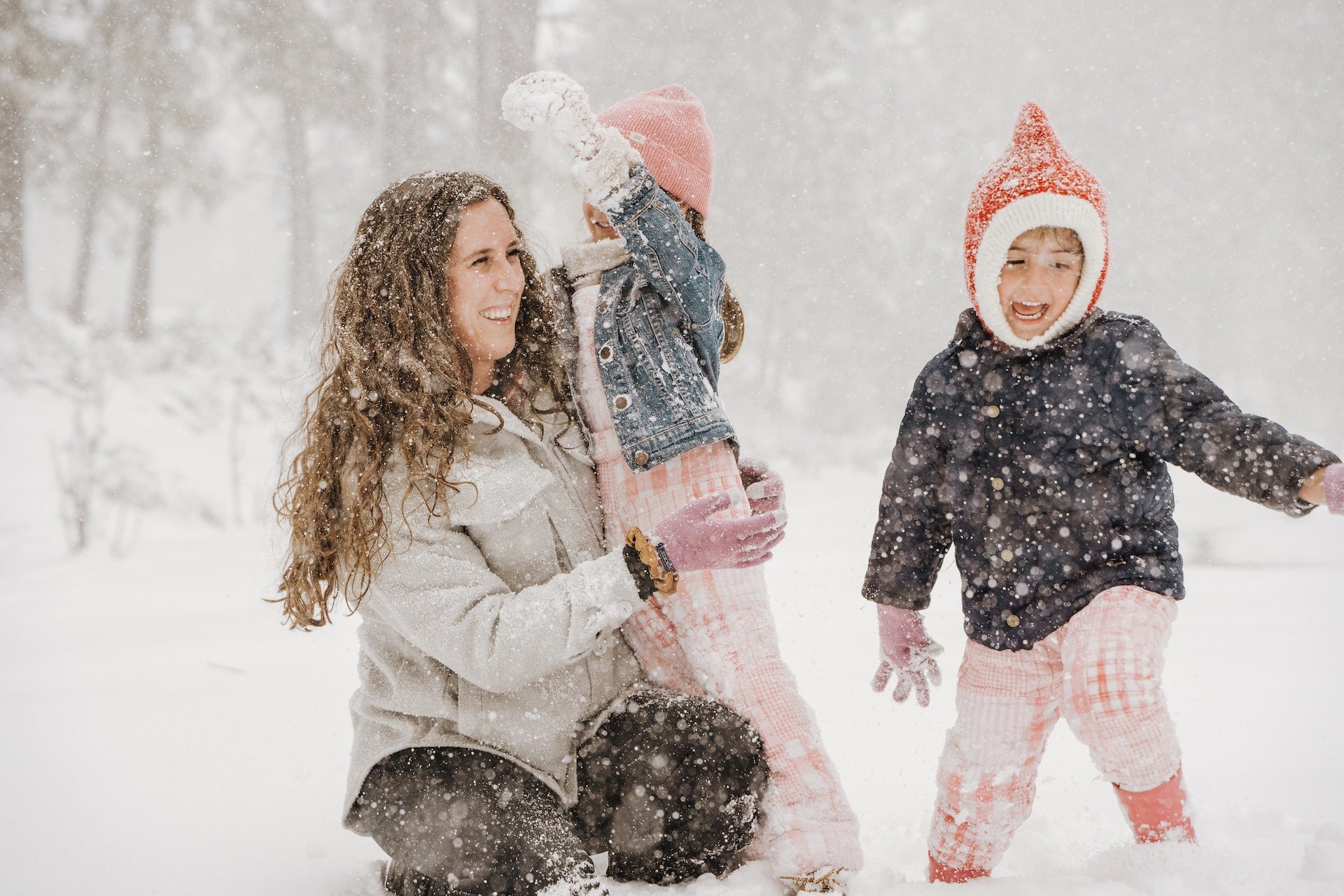 10 Winter Activities for Kids that the Whole Family Will Enjoy