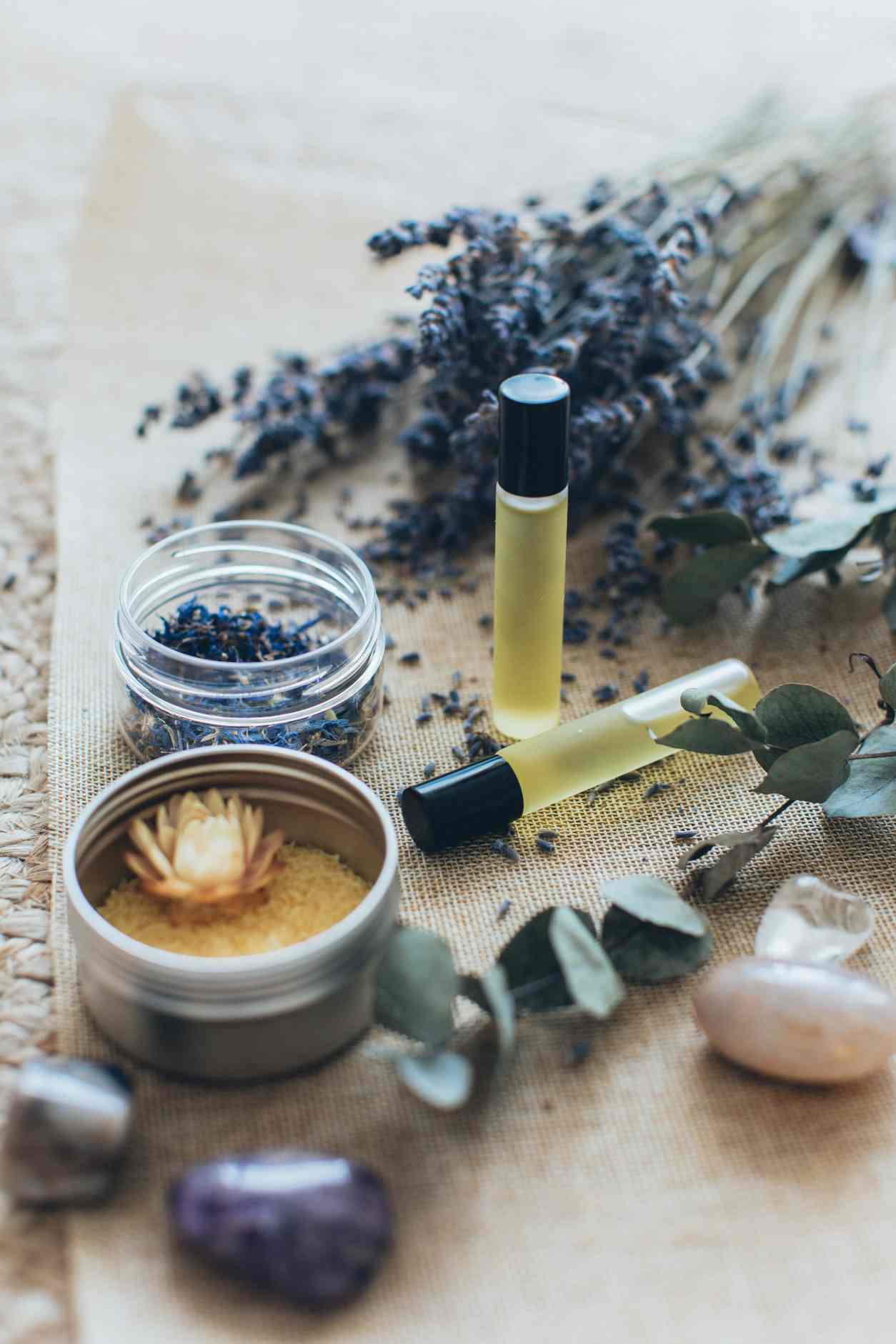 How Does Aromatherapy Reduce Stress? 4 Scents to Try